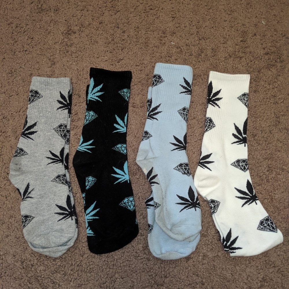 4 pairs- Weed/Diamond socks